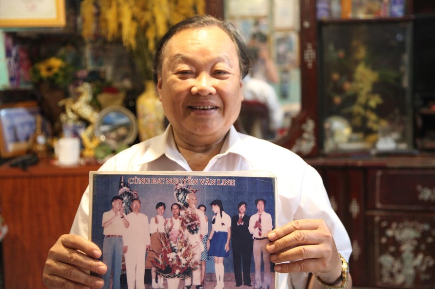 Nghệ sĩ Văn Tân với những bức ảnh kỉ niệm về vai diễn hình tượng Bác Hồ