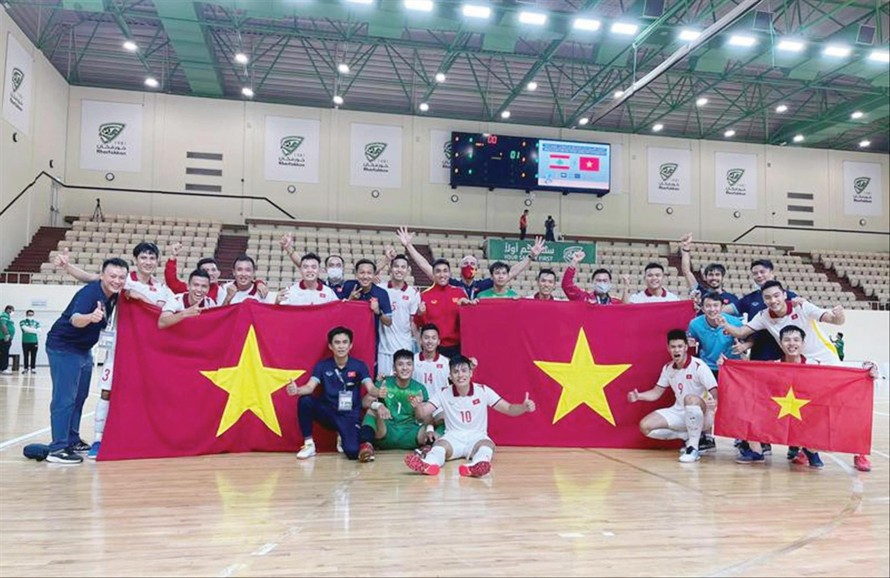 ĐT Futsal Việt Nam ăn mừng có vé dự World Cup. Ảnh: CTV 