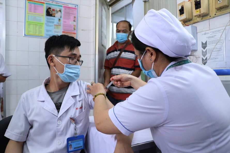 Chiến dịch tiêm vắc-xin COVID-19 lớn nhất TPHCM dự kiến bắt đầu từ ngày 19/6