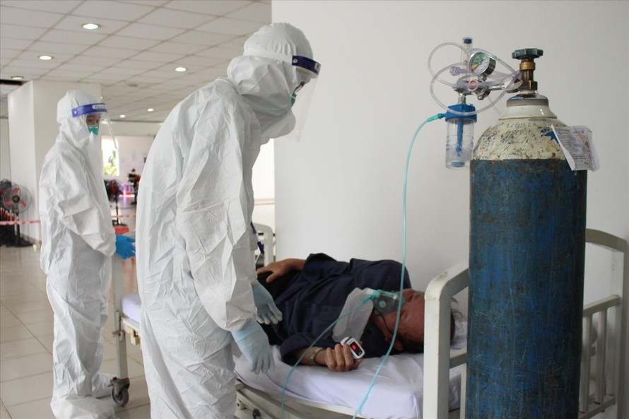  Các bệnh viện điều trị COVID-19 ở TPHCM đang kêu về tình trạng thiếu trang thiết bị, đặc biệt là máy thở ảnh: Vân Sơn 