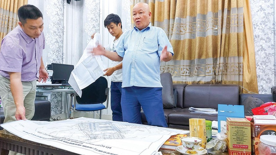 Ông Nguyễn Tăng Cường – TGĐ Tập đoàn Quang Trung đang nghiên cứu giải pháp vận tải thủy