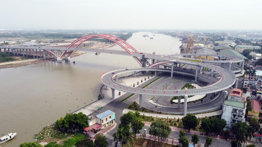 Cầu Hoàng Văn Thụ nối trung tâm thành phố Hải Phòng với trung tâm hành chính công và khu đô thị Bắc sông Cấm