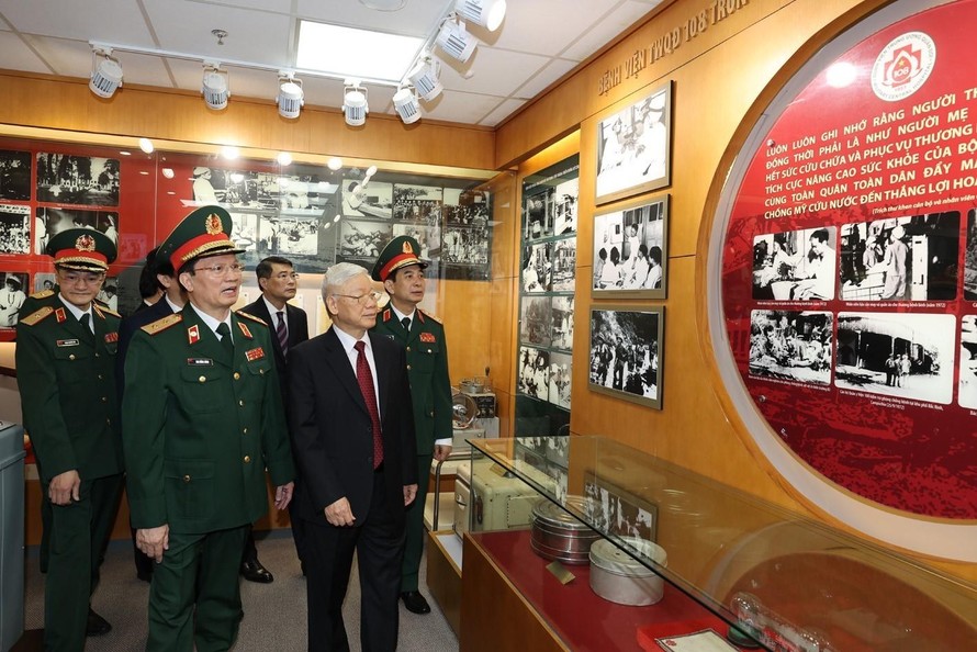 Tổng Bí thư Nguyễn Phú Trọng dự lễ kỷ niệm 70 năm Ngày truyền thống Bệnh viện Trung ương Quân đội 108ảnh: TTXVN