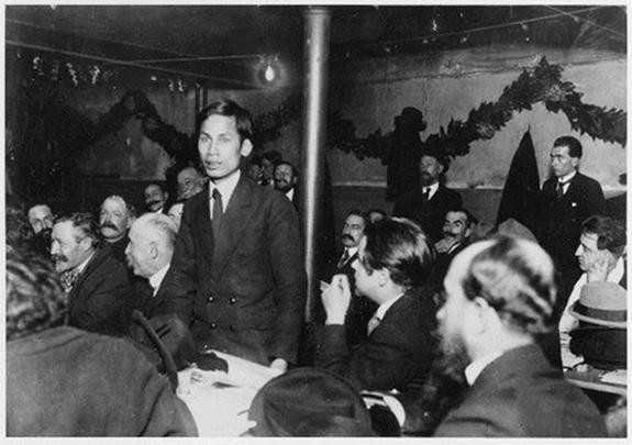 Nguyễn Ái Quốc phát biểu tại Đại hội Tours của Đảng Xã hội Pháp, tháng 12/1920 ảnh: Tư liệu