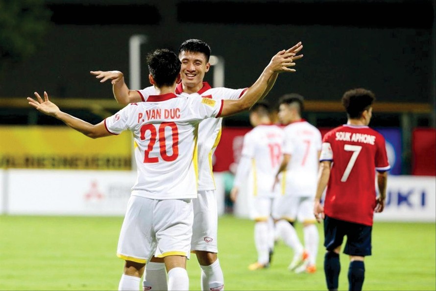 Phan Văn Đức ăn mừng bàn thắng vào lưới đội tuyển Lào tối 6/12Ảnh: Getty