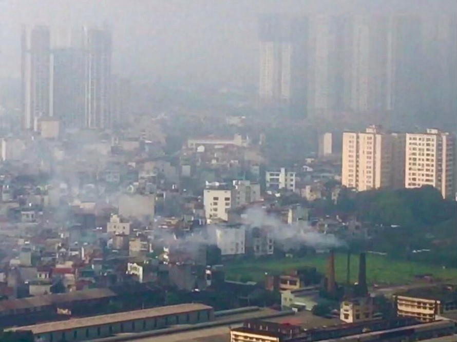 Cột khói bốc lên tại Cty CP Cao su Sao Vàng Ảnh: Vũ Lương 