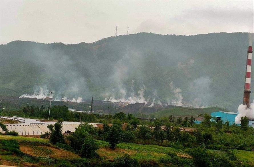 Sự cố cháy nội sinh bãi thải mỏ than gây ô nhiễm, ảnh hưởng đời sống người dân 