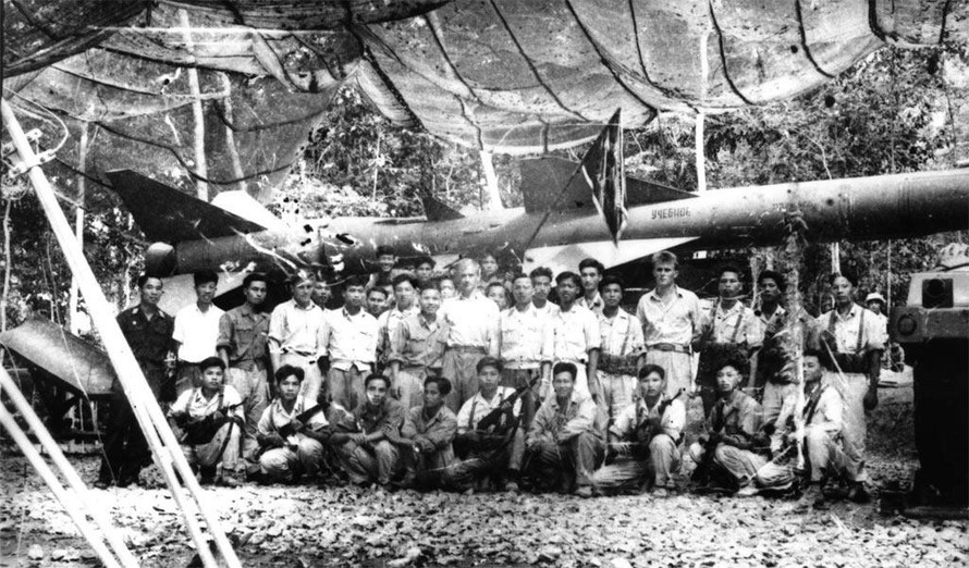Các chuyên gia tên lửa Liên Xô và bộ đội Việt Nam ở Trại Cau, Thái Nguyên 