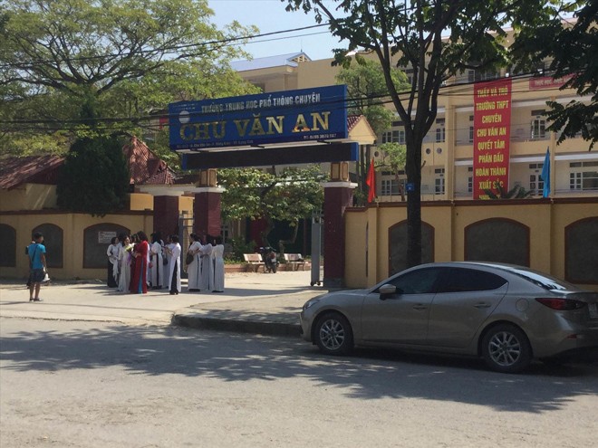  Trường THPT chuyên Chu Văn An dù bề thế vẫn được sửa chữa với chi phí 20 tỷ đồng Ảnh: Duy Chiến