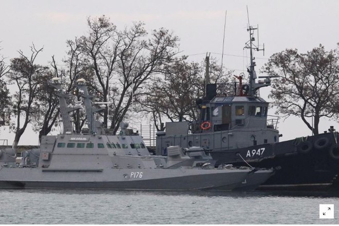 Ba tàu của Ukraine vẫn bị Nga giữ. Ảnh: Reuters