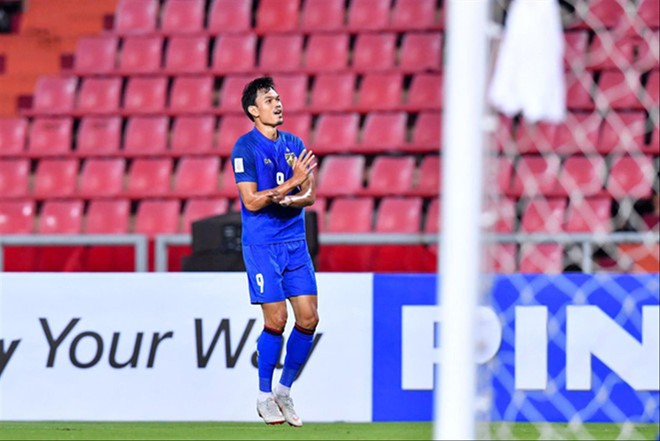 Adisak Kraisorn- sát thủ ghi bàn của Thái Lan