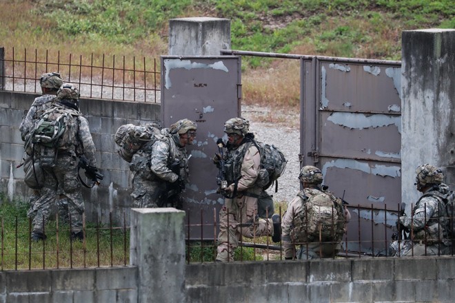 Binh lính Mỹ huấn luyện chung với lính Hàn Quốc năm 2017 Ảnh: Bloomberg