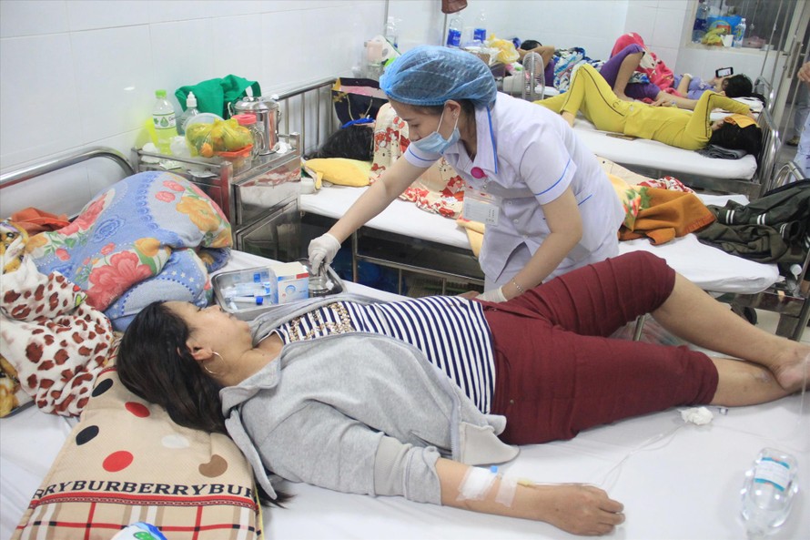 Bệnh nhân điều trị SXH tại Bệnh viện Đà Nẵng Ảnh: Thanh Trần