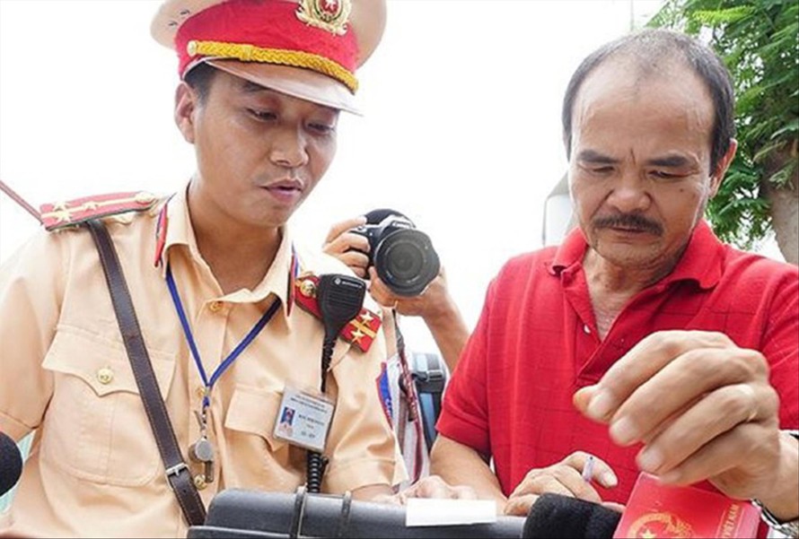 Người dân sẽ được quay video, chụp hình giám sát CSGT làm nhiệm vụ Ảnh: Nguyễn Hoàn