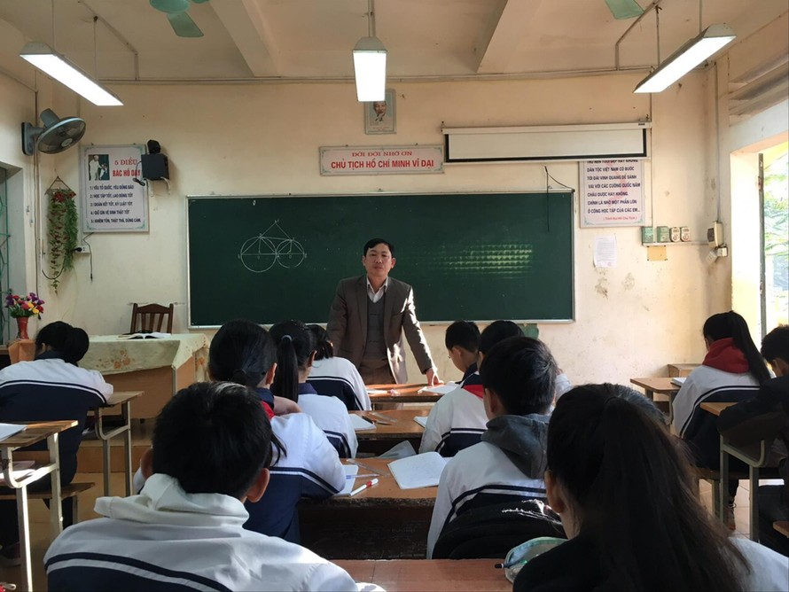 Long đong phận giáo viên hợp đồng Ảnh: Việt Nguyễn 