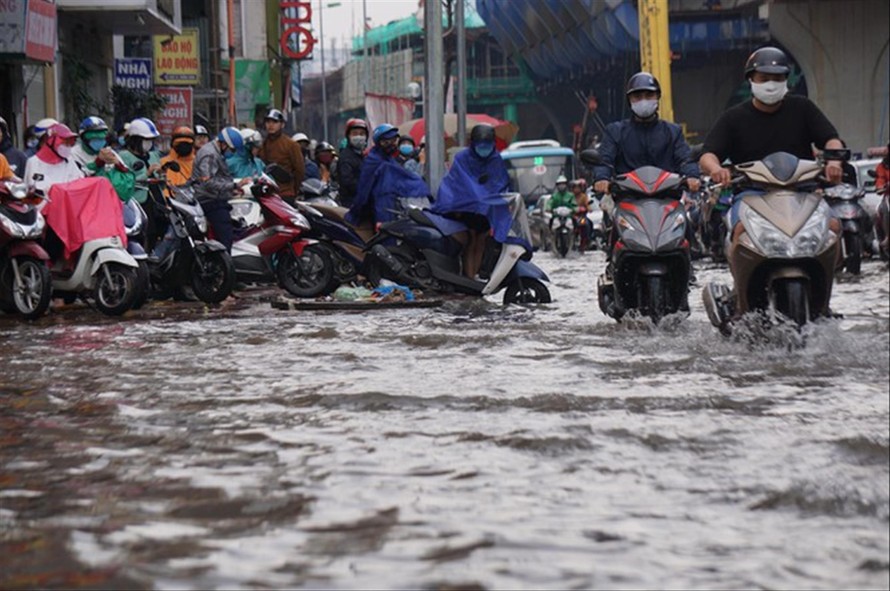 Trong tuần này, miền Bắc đón liên tiếp hai đợt mưa dông. Ảnh: Hà Nội xuất hiện nhiều điểm ngập trong trận mưa đầu tháng 3