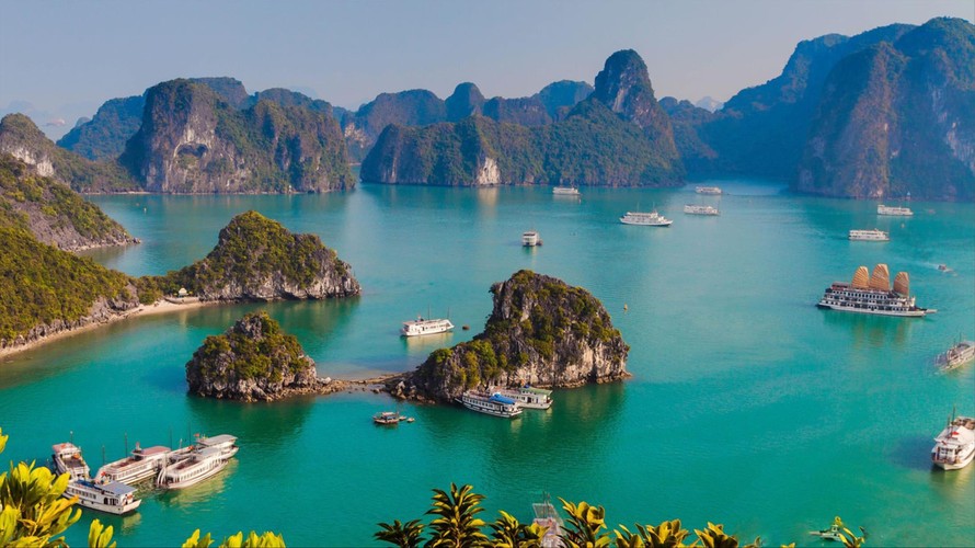 Quảng Ninh miễn phí vé tham quan vịnh Hạ Long, Yên Tử cùng nhiều địa điểm khác từ nay đến cuối năm để kích cầu du lịch