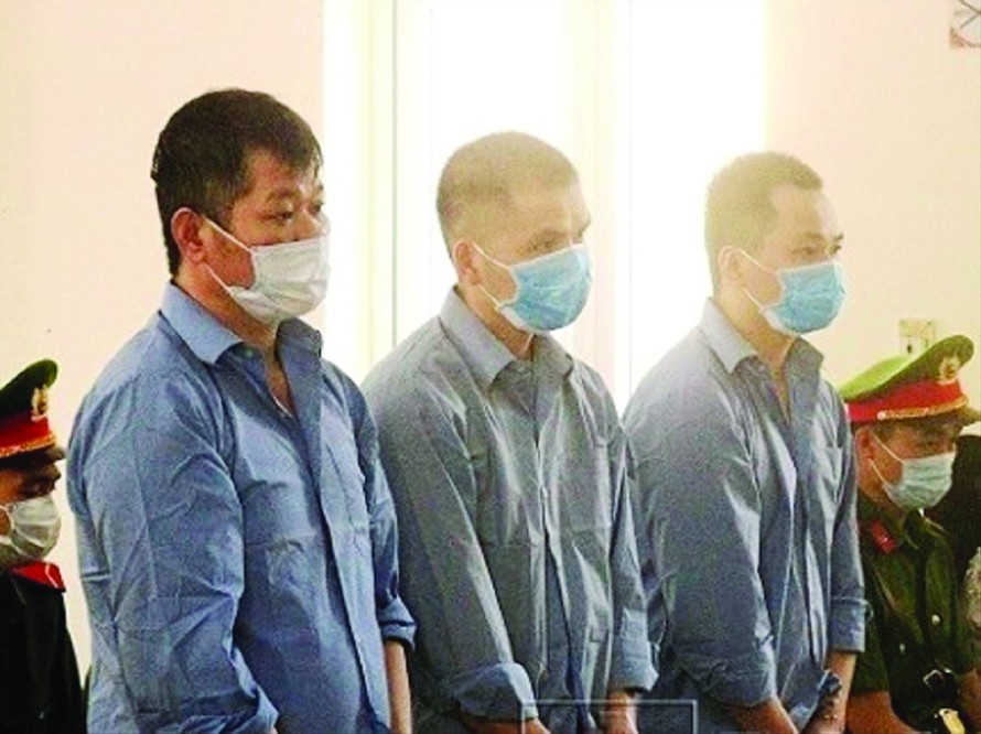Các bị cáo Thủy, Bằng, Vân tại phiên tòa ngày 29/7 Ảnh: Công an Bắc Kạn 
