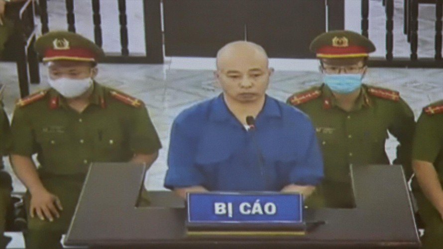 Bị cáo Ðường “Nhuệ” tại phiên xử ngày 18/8 (ảnh chụp qua màn hình tivi) Ảnh: Hoàng Long 