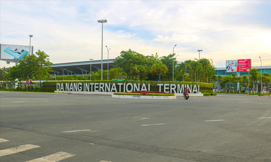  Cảng hàng không quốc tế Ðà Nẵng vắng lặng trong những ngày dịch bệnh hoành hành Ảnh: Nguyễn Thành
