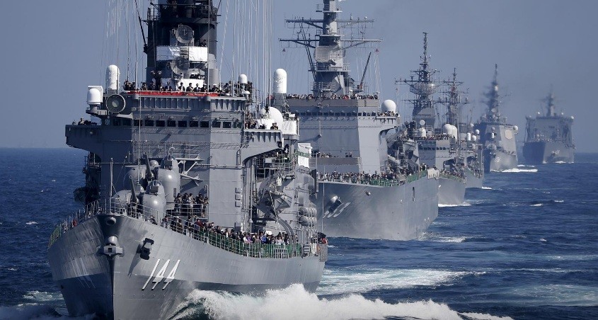 Tàu chiến của Lực lượng phòng vệ Nhật Bản Ảnh: Reuters 
