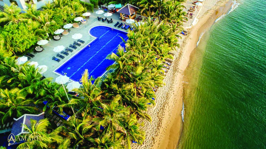 Amarin Resort & Spa Phú Quốc lọt giữa màu xanh của cây và nước 