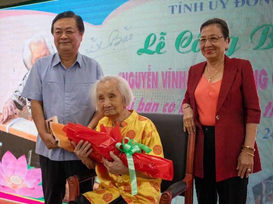 Ông Lê Minh Hoan trong lần ra mắt sách về Nhạc sư Nguyễn Vĩnh Bảo 