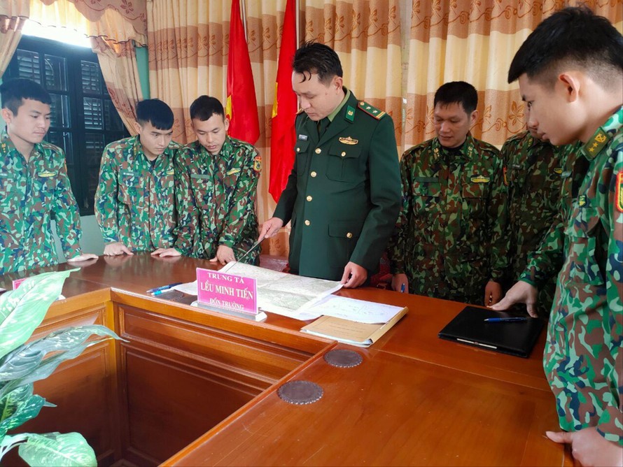 Cán bộ, chiến sỹ đồn biên phòng Ba Sơn bàn kế hoạch phá án ma túy