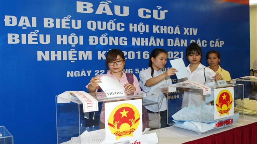 Cử tri bỏ phiếu lựa chọn đại biểu Quốc hội khóa XIV. Ảnh: TP 