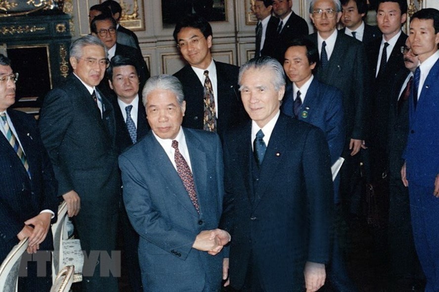 Thủ tướng Nhật Bản Tomiichi Murayama và Tổng Bí thư Đỗ Mười trong khuôn khổ chuyến thăm chính thức Nhật Bản từ 18 - 19.4.1995. Ảnh: TTXVN 
