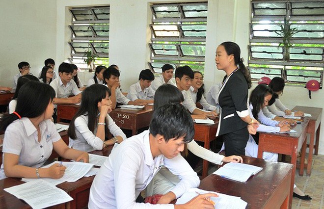 Giáo viên coi thi THPT Quốc gia 2018 tại một điểm thi ở Kiên Giang