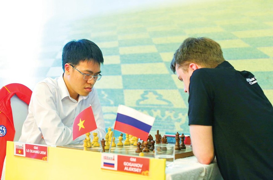 Lê Quang Liêm thi đấu trong một giải quốc tế 