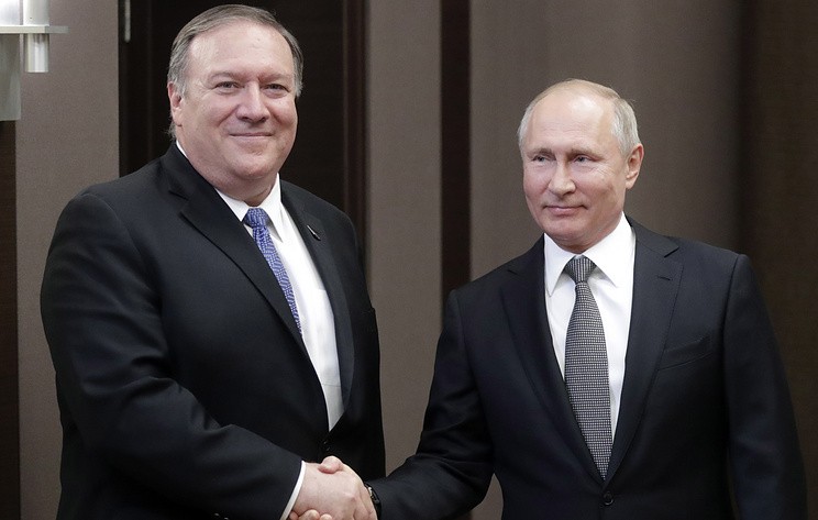 Ngoại trưởng Mỹ Mike Pompeo (trái) và tổng thống Nga Putin. Ảnh: TASS