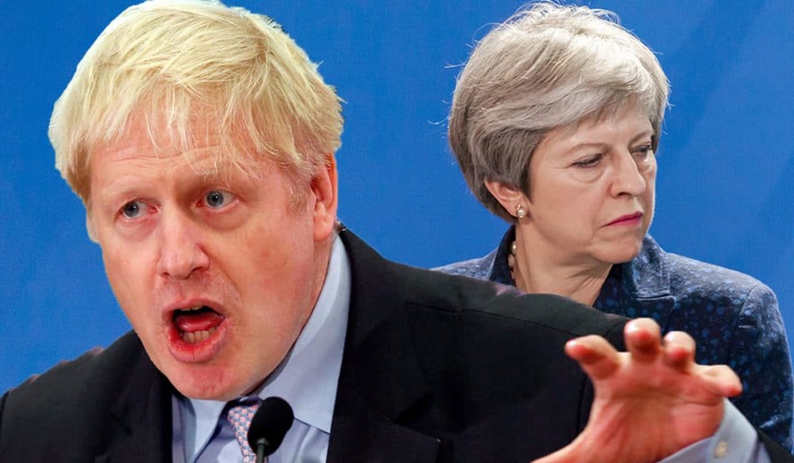 Thủ tướng Anh Theresa May và cựu ngoại trưởng Boris Johnson. Ảnh:Guardian