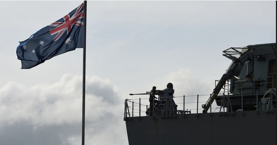 Tàu HMAS Canberra. Ảnh: AP