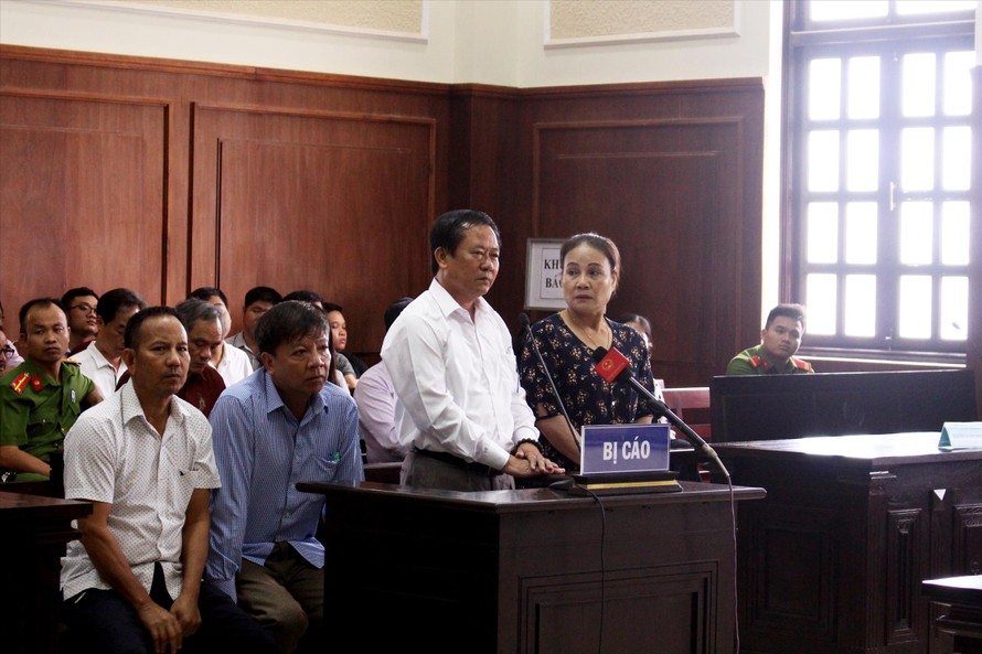 Các bị cáo Trần Thị Dung và Trương Huy Liệu tại tòa. Ảnh: Giang Thanh