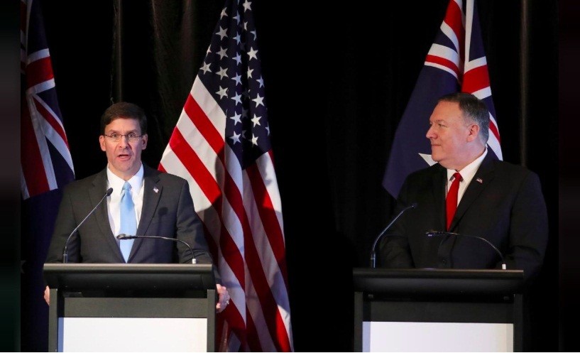 Bộ trưởng Quốc phòng Mark Esper (trái) và Ngoại trưởng Mike Pompeo tại cuộc họp báo chung với những quan chức đồng cấp Úc tại Sydney hôm 4/8. Ảnh: Reuters