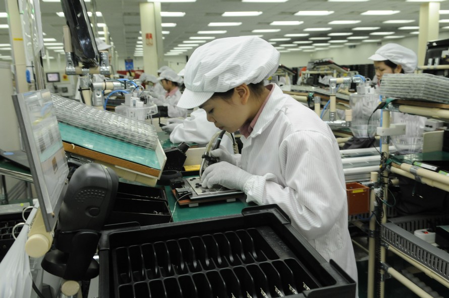 Dây chuyền sản xuất linh kiện điện tử tại khu công nghiệp Quang Minh, Hà Nội. Ảnh: Hồng Vĩnh 