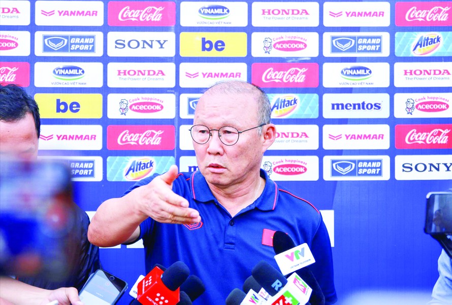 HLV Park Hang Seo khá hài lòng với kết quả bốc thăm của đội tuyển U23 Việt Nam tại vòng chung kết U23 châu Á 2020. Ảnh: VSI