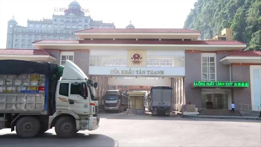 Tuy có sụt giảm hàng xuất khẩu nhưng hoạt động giao thương qua biên giới Việt- Trung vẫn diễn ra bình thường ​