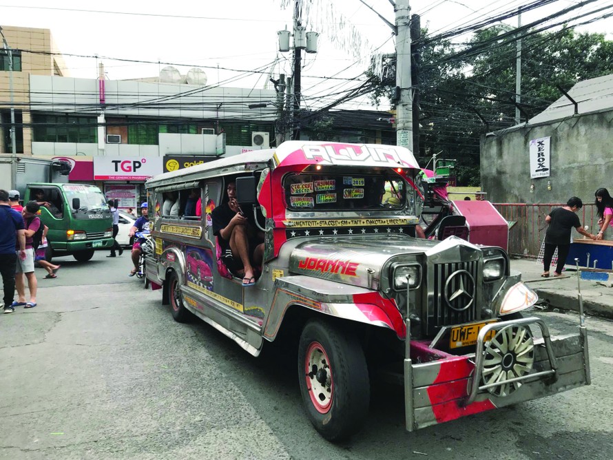 Xe Jeepney trên đường phố Manila 