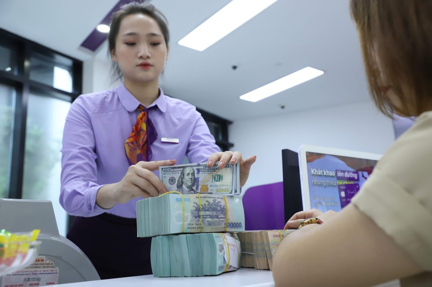 Việc Việt Nam bị xếp hạng tín nhiệm thấp sẽ ảnh hưởng đến vay nợ quốc tế của nhiều doanh nghiệp và cả Chính phủ. Ảnh: Như Ý