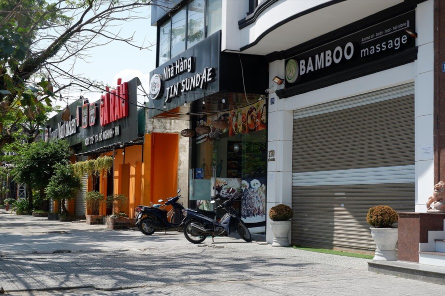 Nhiều khu phố phục vụ khách du lịch ở Đà Nẵng vốn sôi động nay vắng hoe 