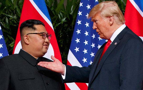 Lần đầu tiên một tổng thống đương nhiệm Mỹ gặp lãnh đạo cao nhất của Triều Tiên ảnh: Nation 