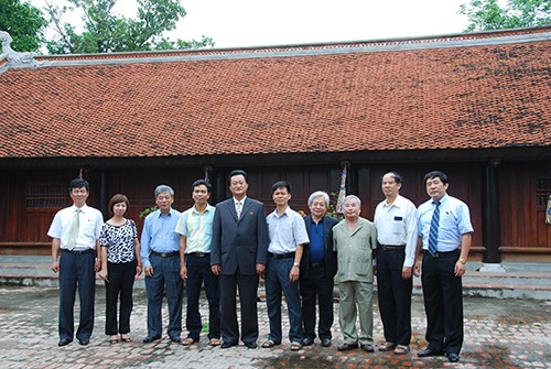Đại sứ Triều Tiên tại Việt Nam thăm HTX Việt Triều hữu nghị tại Đan Phượng Hà Nội tháng 11-2011. Ảnh Xuân Ba 