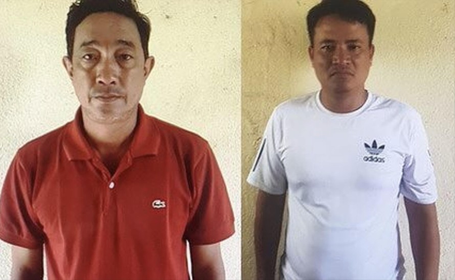 Hai bị can Dũng và Uần tại cơ quan điều tra trong vụ tống tiền CSGT tỉnh Tiền Giang.