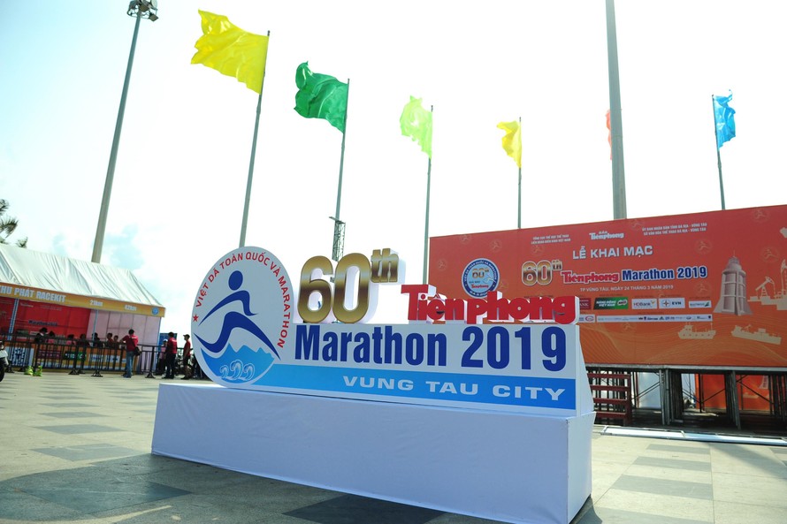Tiền Phong Marathon 2019 trước giờ khai cuộc Ảnh: HOÀNG MẠNH THẮNG 