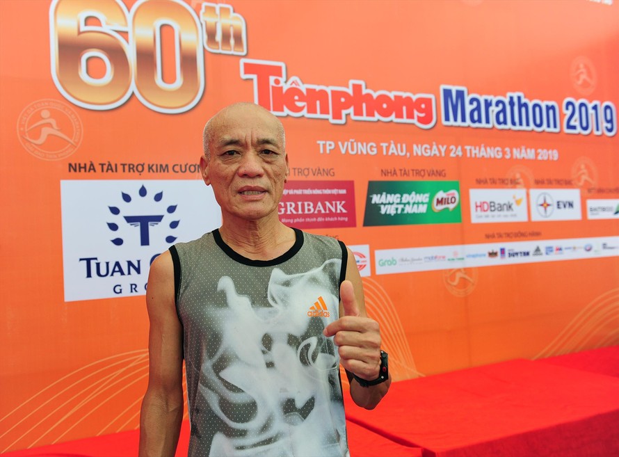 Lão tướng Nguyễn Đỗ Hùng tiếp tục là vận động viên nhiều tuổi nhất đường chạy Tiền Phong 