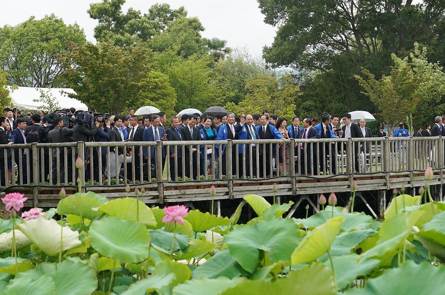 Đoàn đại biểu cấp cao Việt Nam dự lễ hội hoa sen 