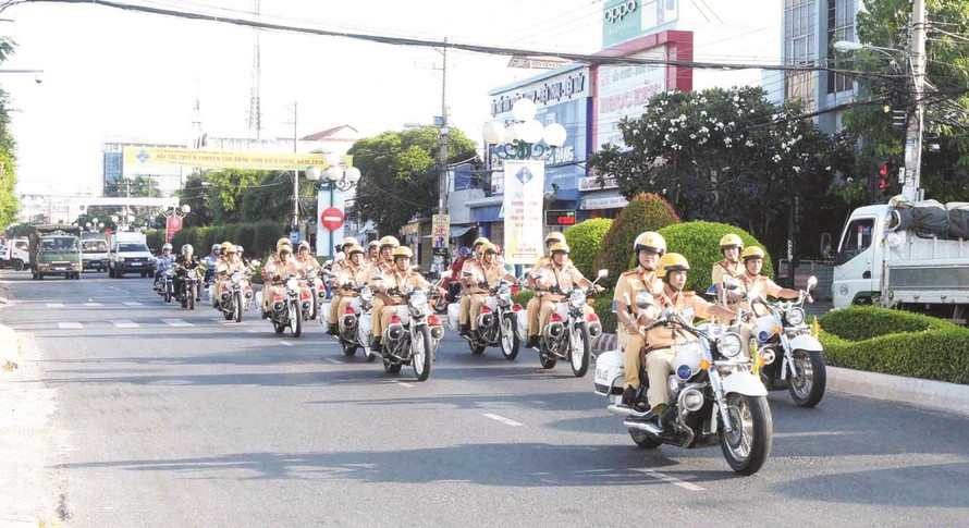  CSGT Kiên Giang ra quân lập lại trật tự an toàn giao thông